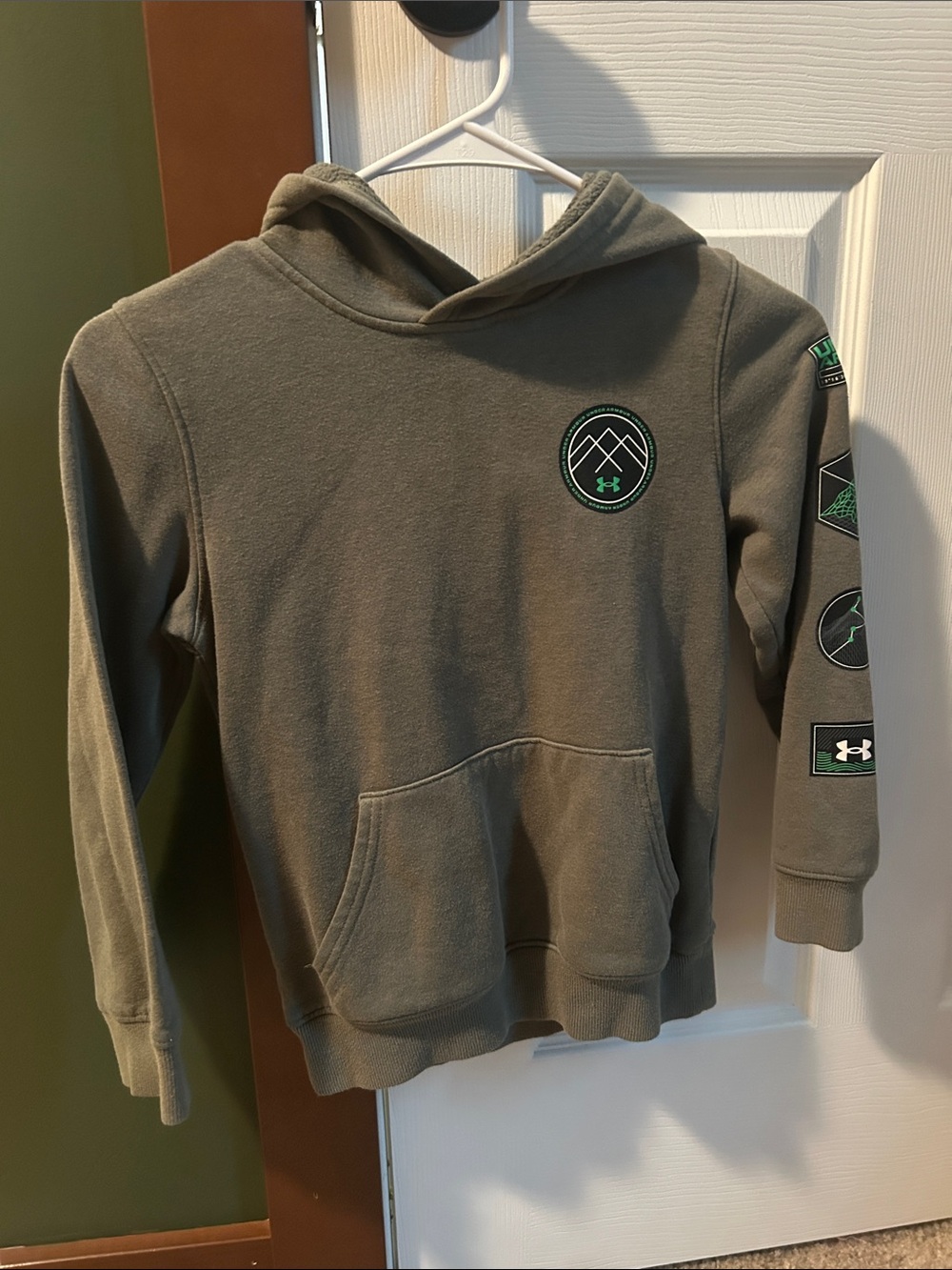 Under Armour Olive Green Kids Pullover Hoodie with Mountain Emblem